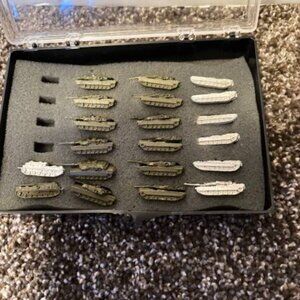 Lot of 20 GHQ Micro Armour WWII Silver and Green Tanks with Case